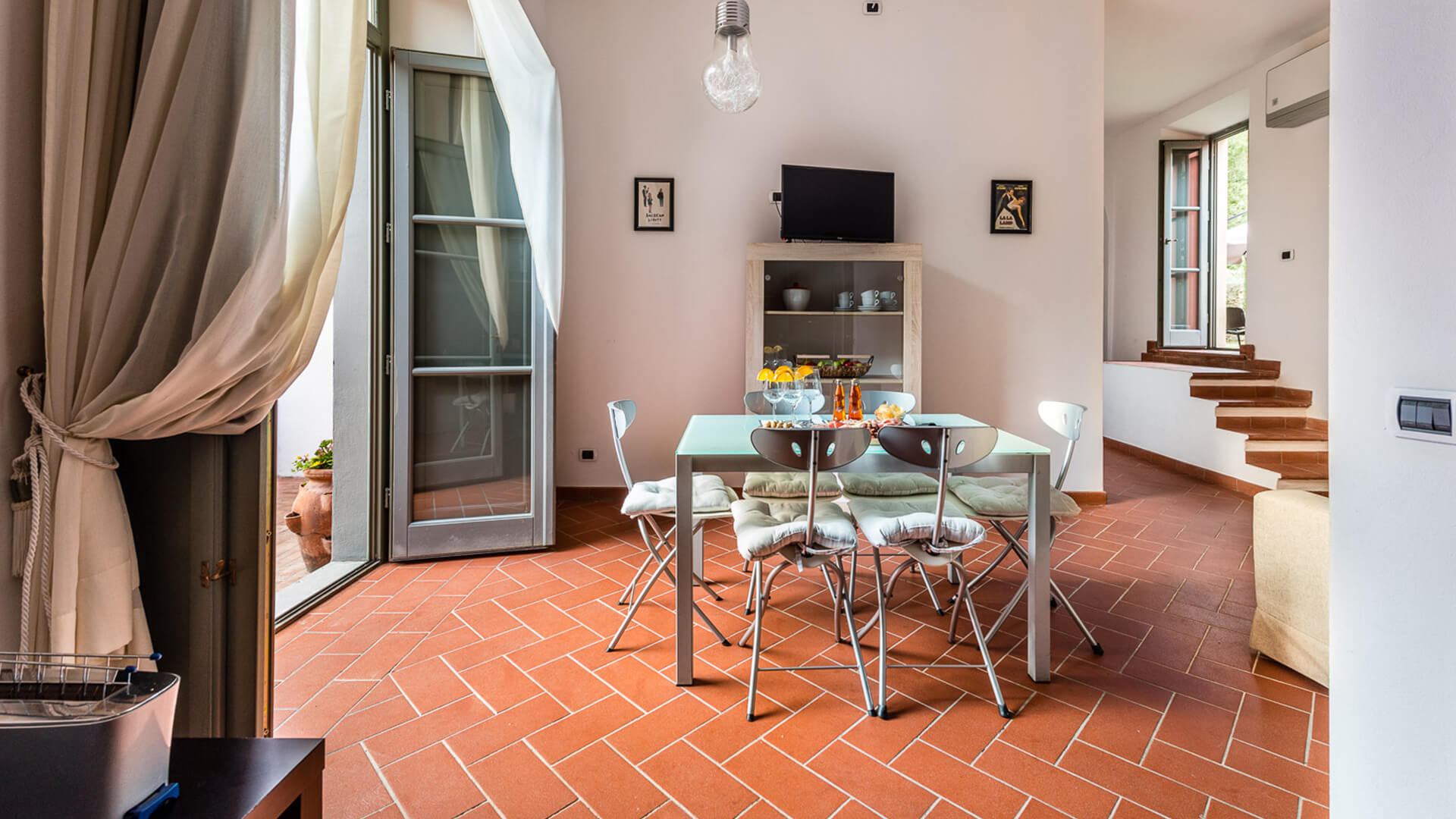 borgo-di-matraia-in-tuscany-dining-room