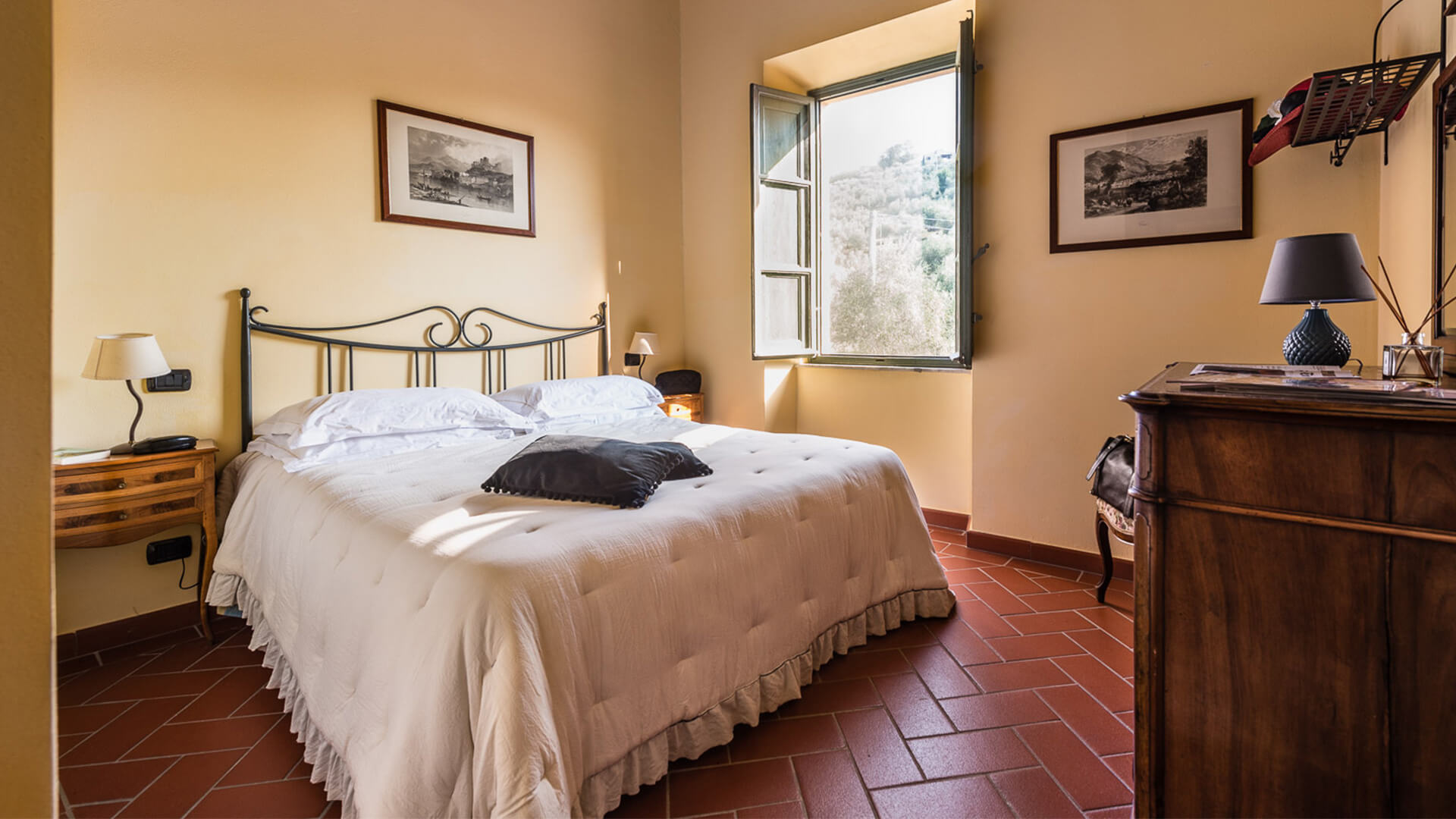 borgo-di-matraia-in-tuscany-bedroom-1
