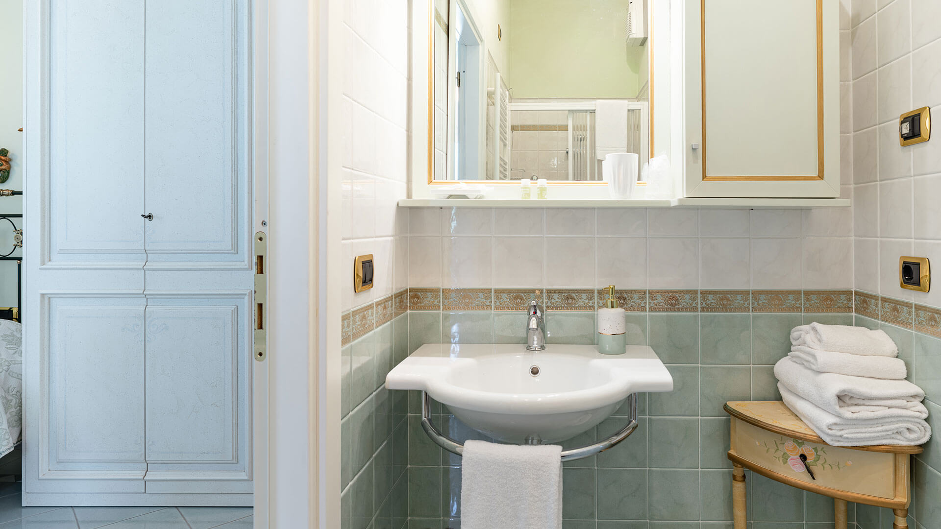 villa-guinigi-bedrooms-1