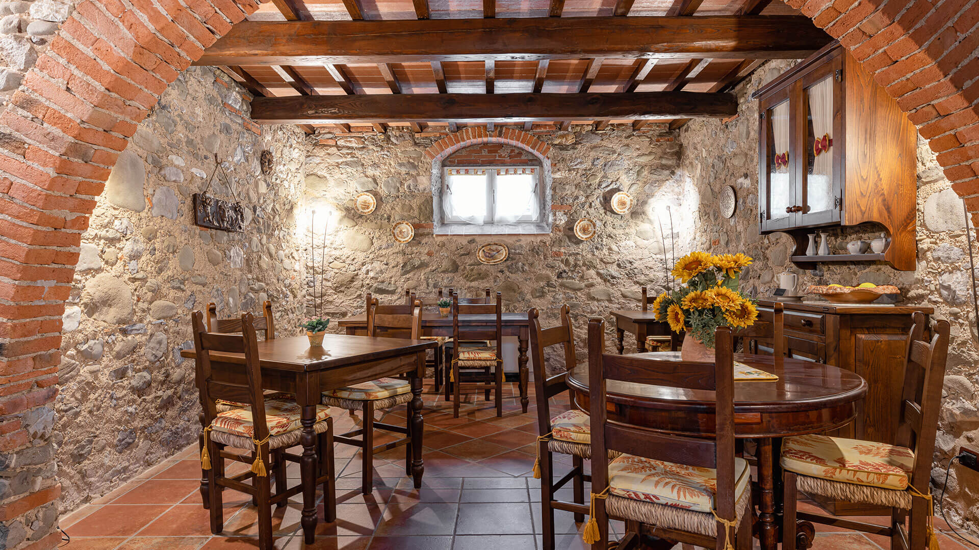 villa-guinigi-bedrooms-1