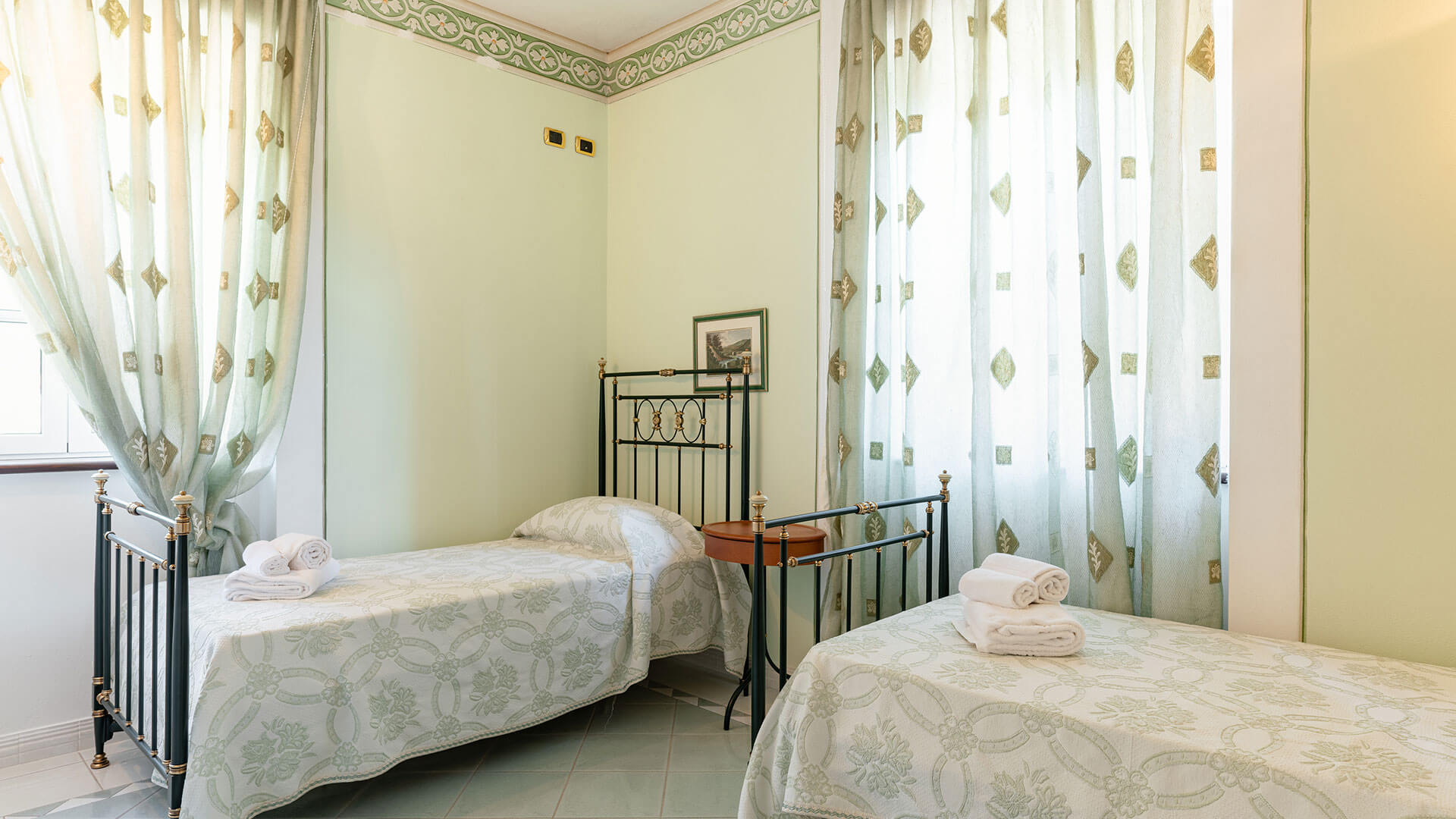 villa-guinigi-bedrooms