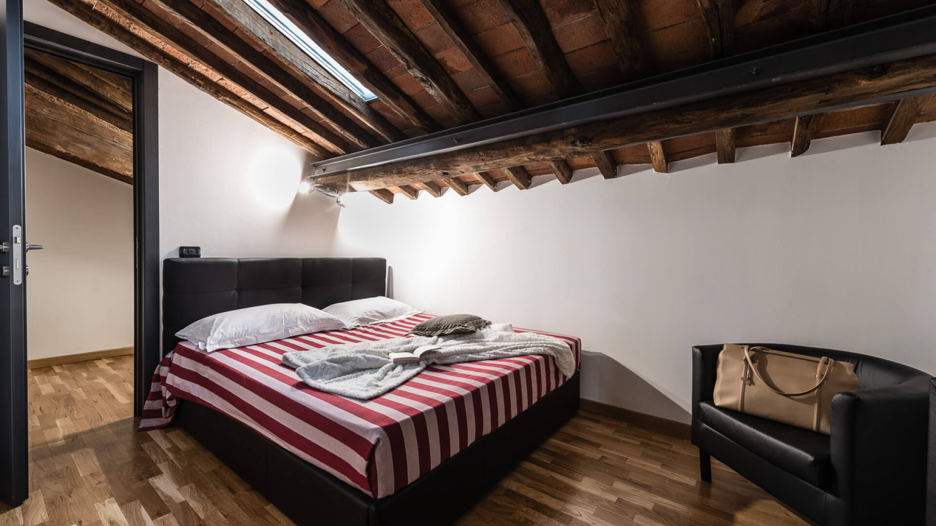 villa-guinigi-bedroom